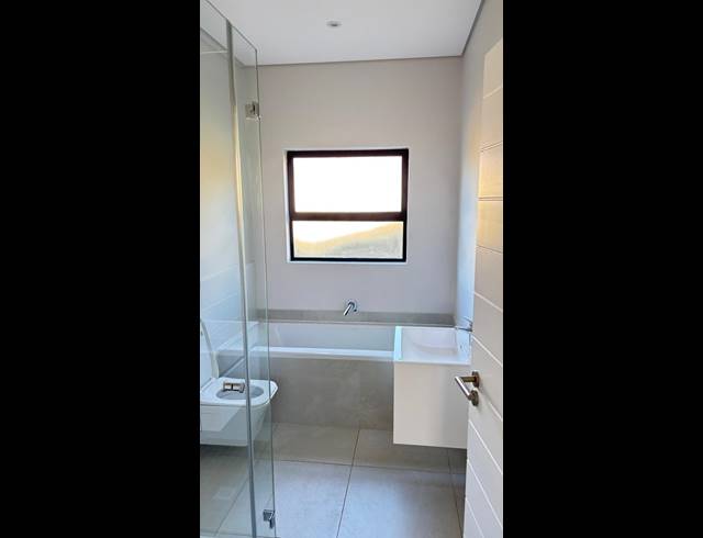 3 BEDROOM TOWNHOUSE FOR SALE IN PALM LAKES ESTATE